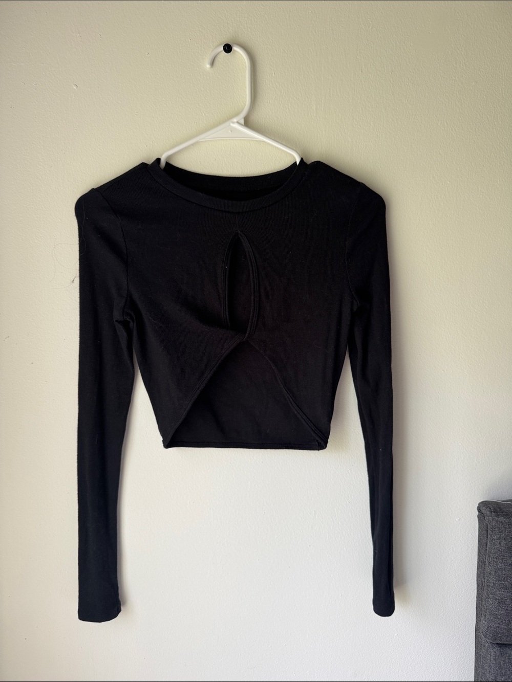 Aeropostale Black Long-Sleeve Cropped Top with Front Cutout